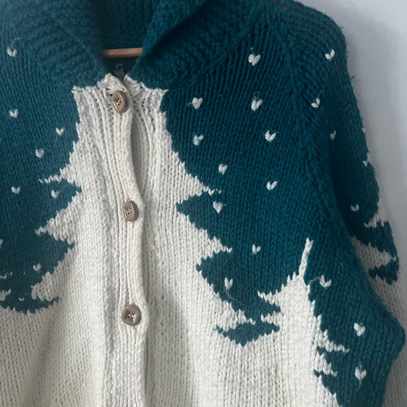 Vintage Handmade Wool Women's Sweater with Cabin and Crescent Moon Winter Scene - Picture 5 of 14